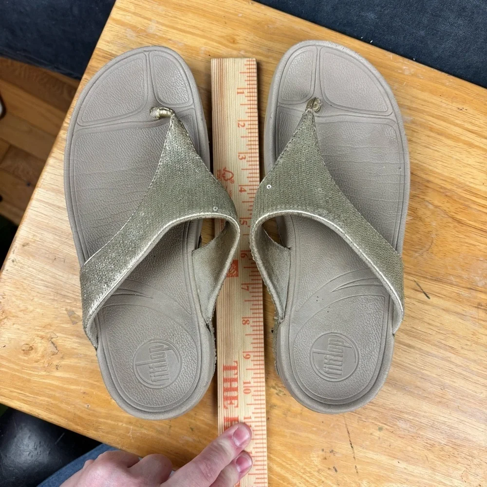 FitFlop Women’s Lulu Crystal Toe-Post Sandals in Latte Beige Measures sz 10
